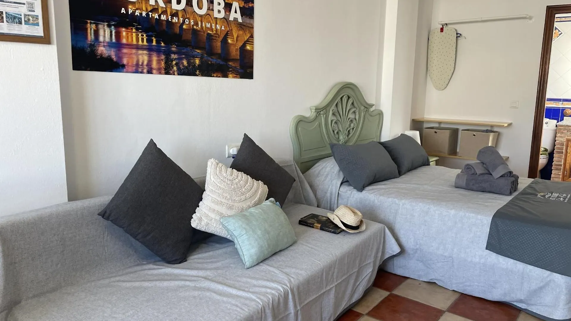 Estudio Jimena Cordoba En El Centro De Nerja Spain