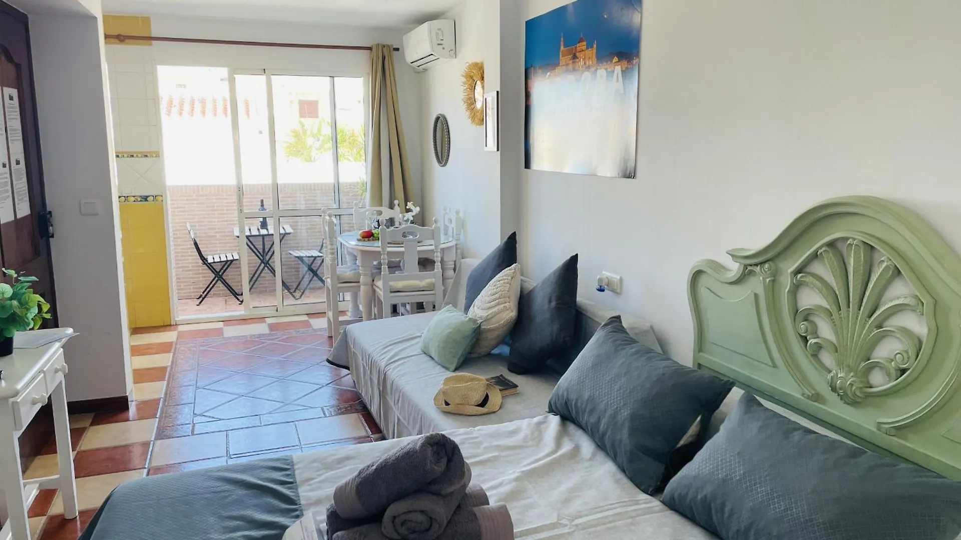 Estudio Jimena Cordoba En El Centro De Nerja 0*,
